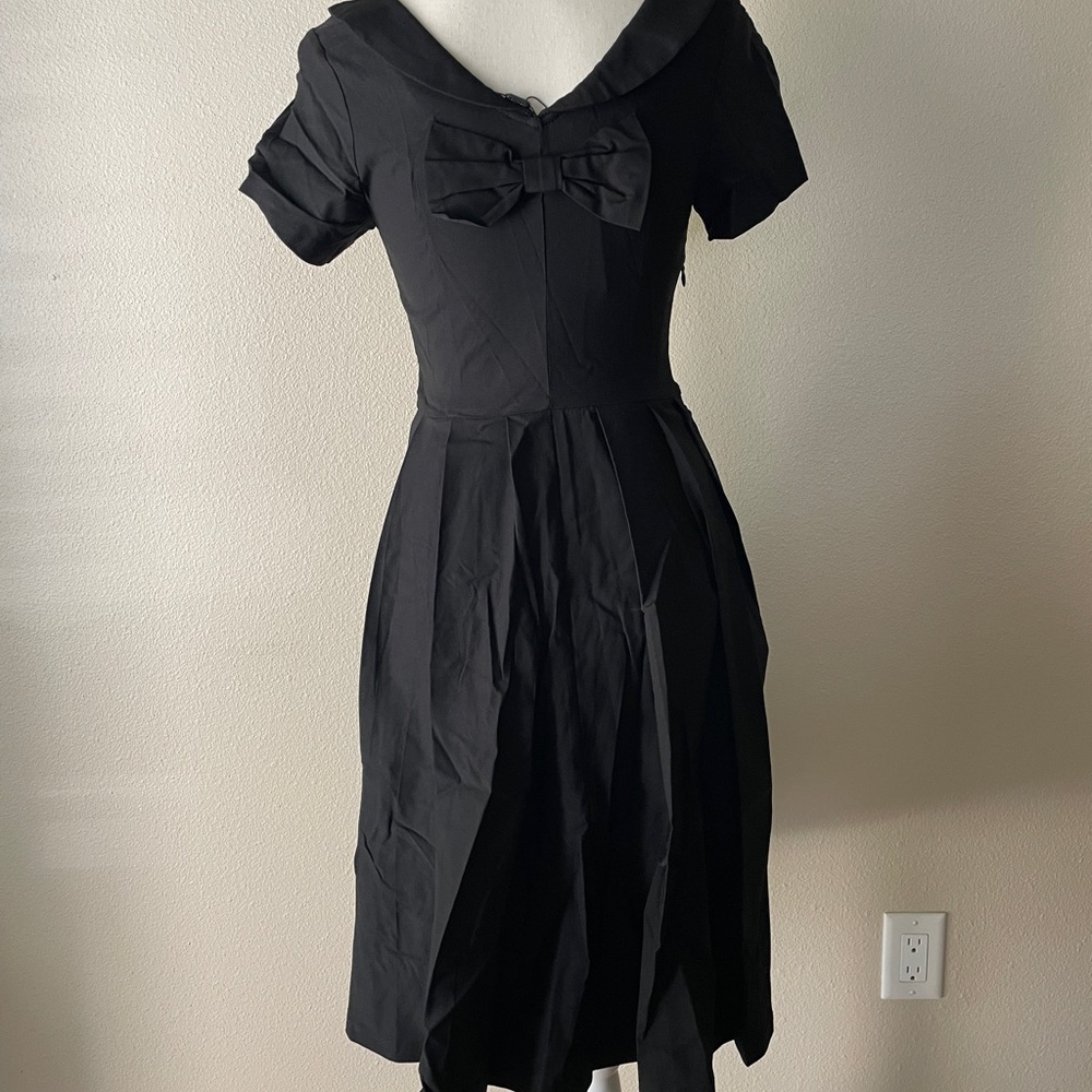 Black Pleated Fit and Flare Midi Dress - Picture 8 of 9